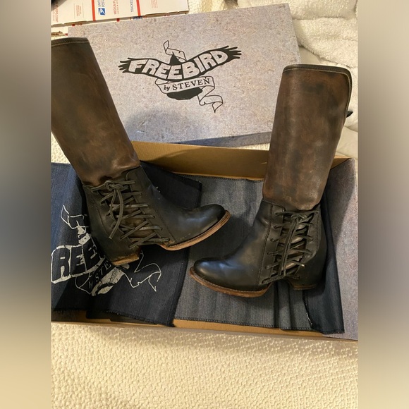 Excellent condition! FREEBIRD Castle - Picture 2 of 11